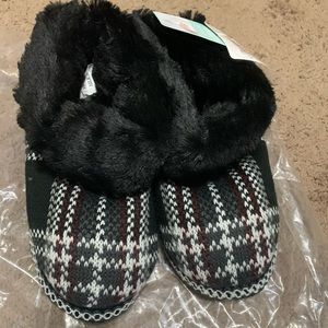Muk luks slippers